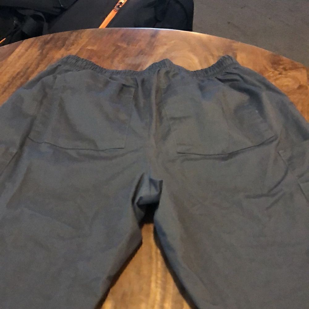 Amazon Essentials Men's Elastic Drawstring Waist Scrub Pant Medium NWOT - Picture 8 of 10